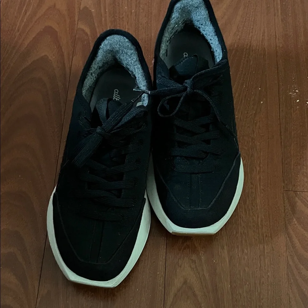 Allbirds Black‎ and White womens Sneakers Risers size 9